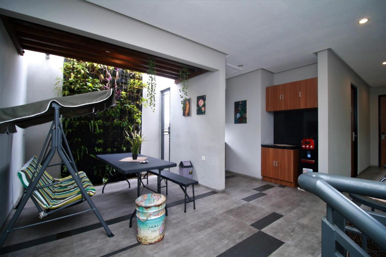 Bale Resident Hostel Jakarta Exterior photo